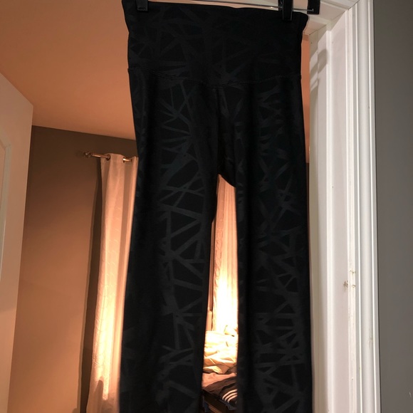 Black capri workout leggings - Picture 4 of 6